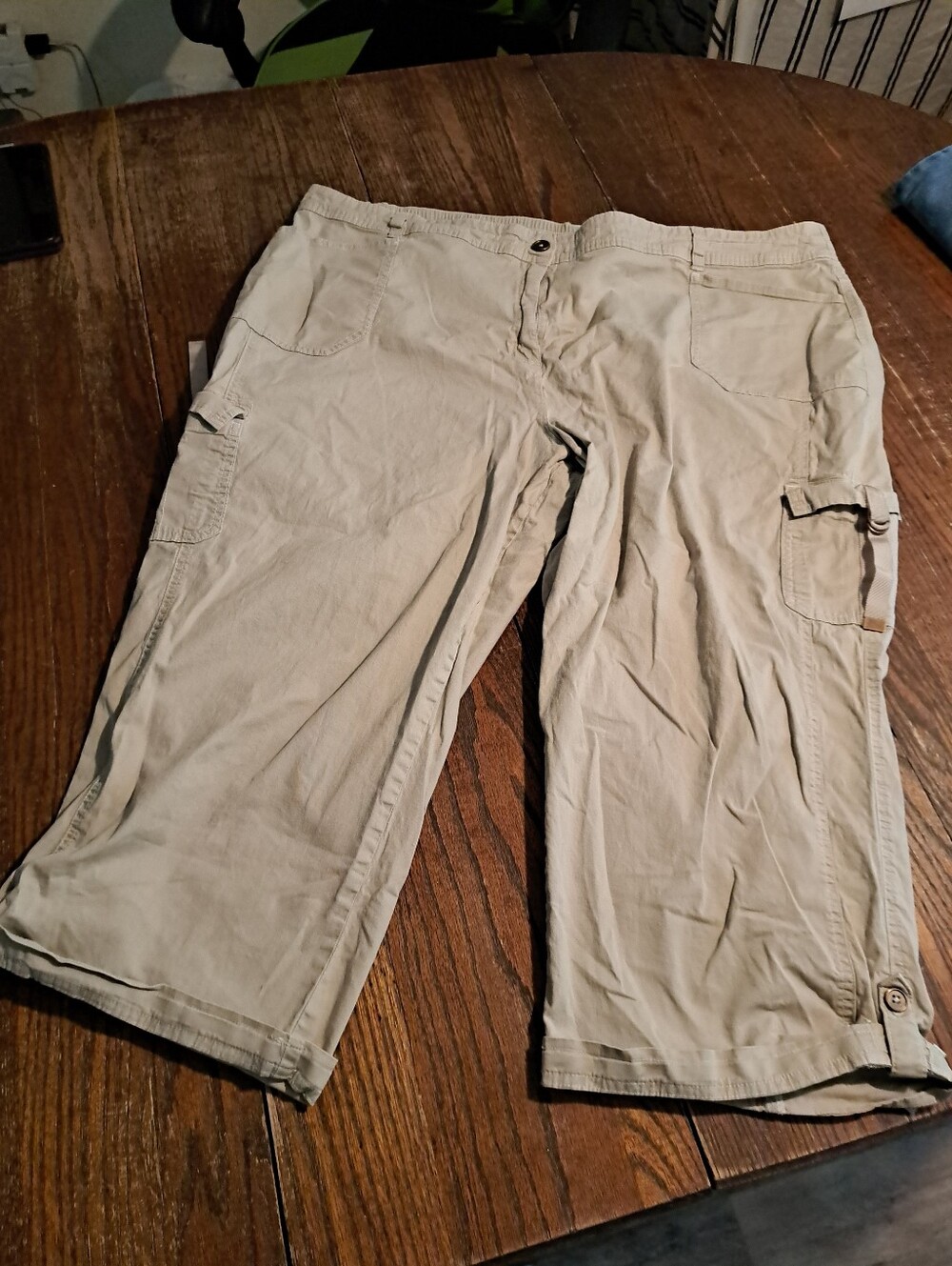 Cato Khaki Cargo Capri Pants Skimmers 26W High Rise Rear Elastic Waist Stretch